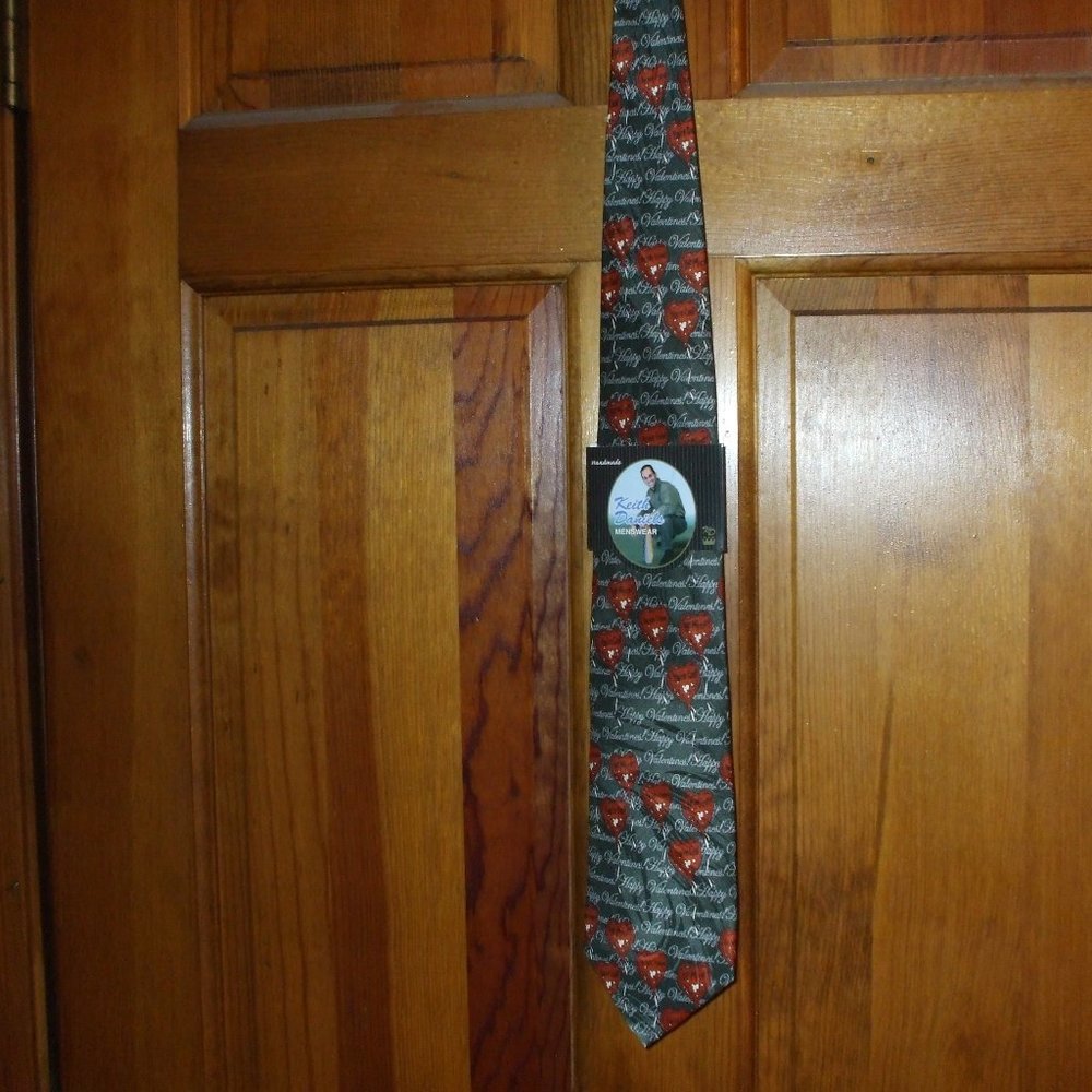 Vintage Valentine's Day Tie